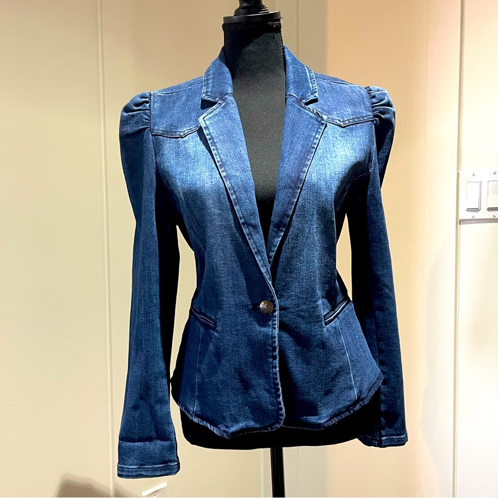Blue Denim Jean Jacket with Tailored Fit and Structured Shoulders